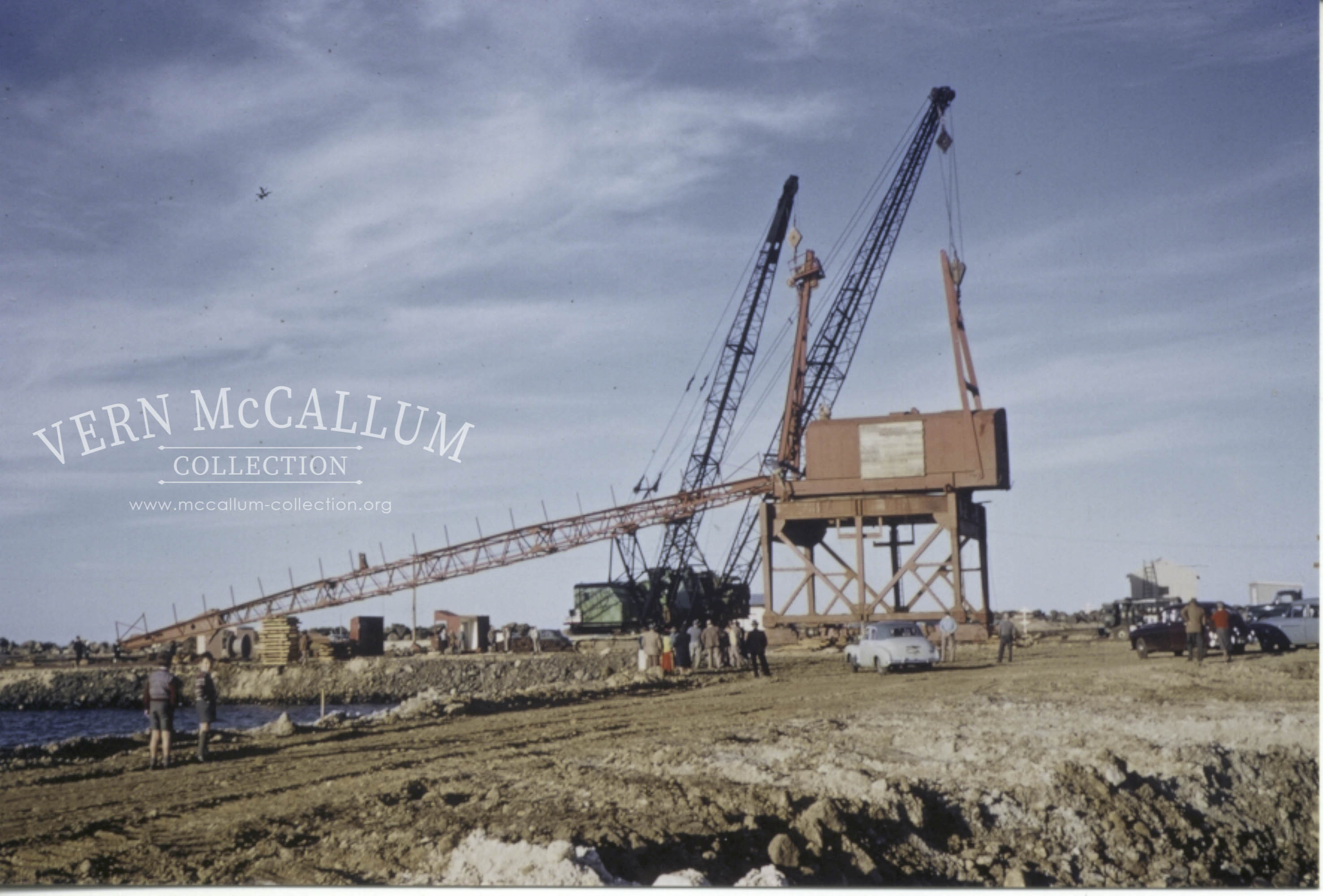 Assembling Hornibrooks crane for the building of the K S Anderson wharf.