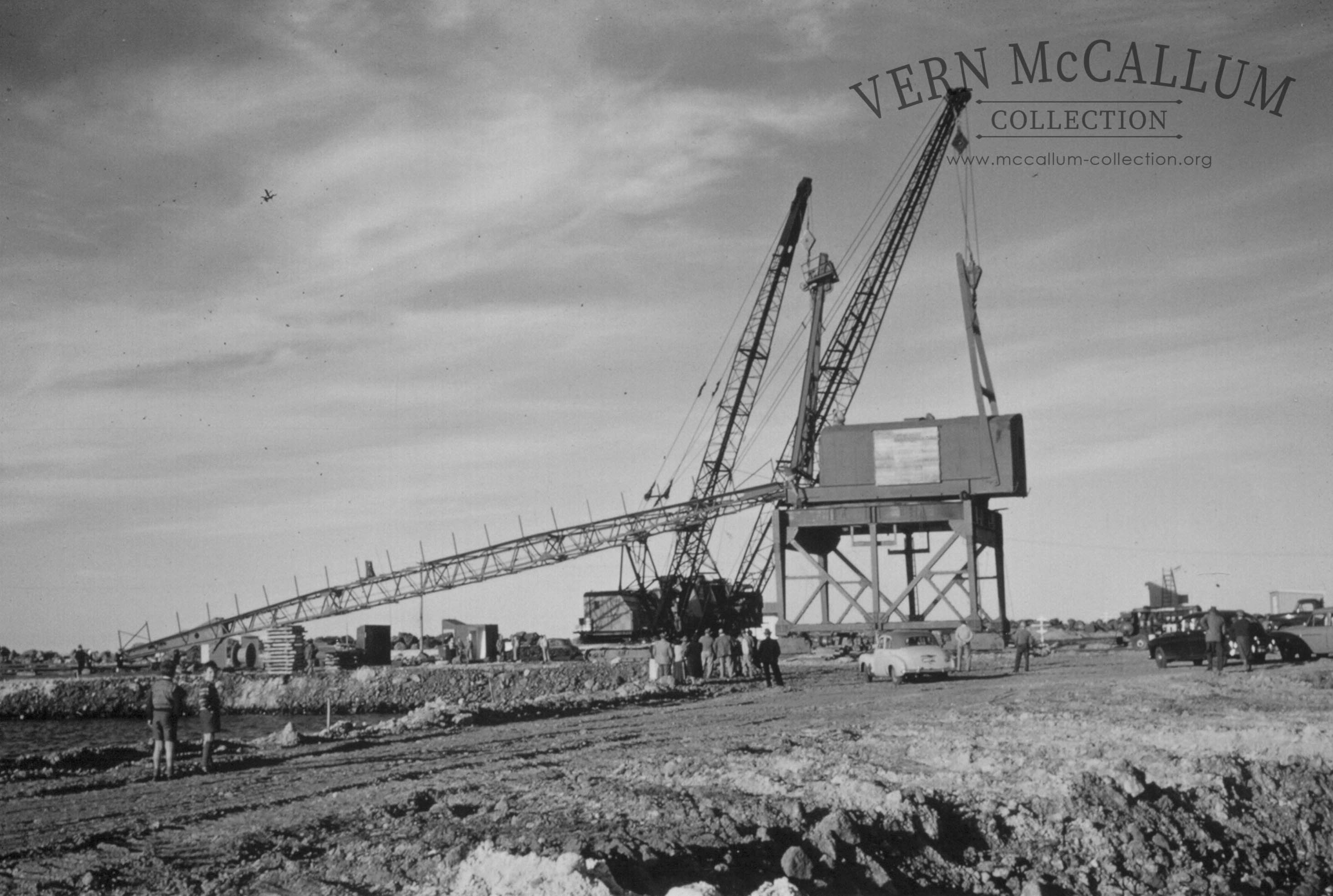 Assembling Hornibrooks crane for the building of the K S Anderson wharf.
