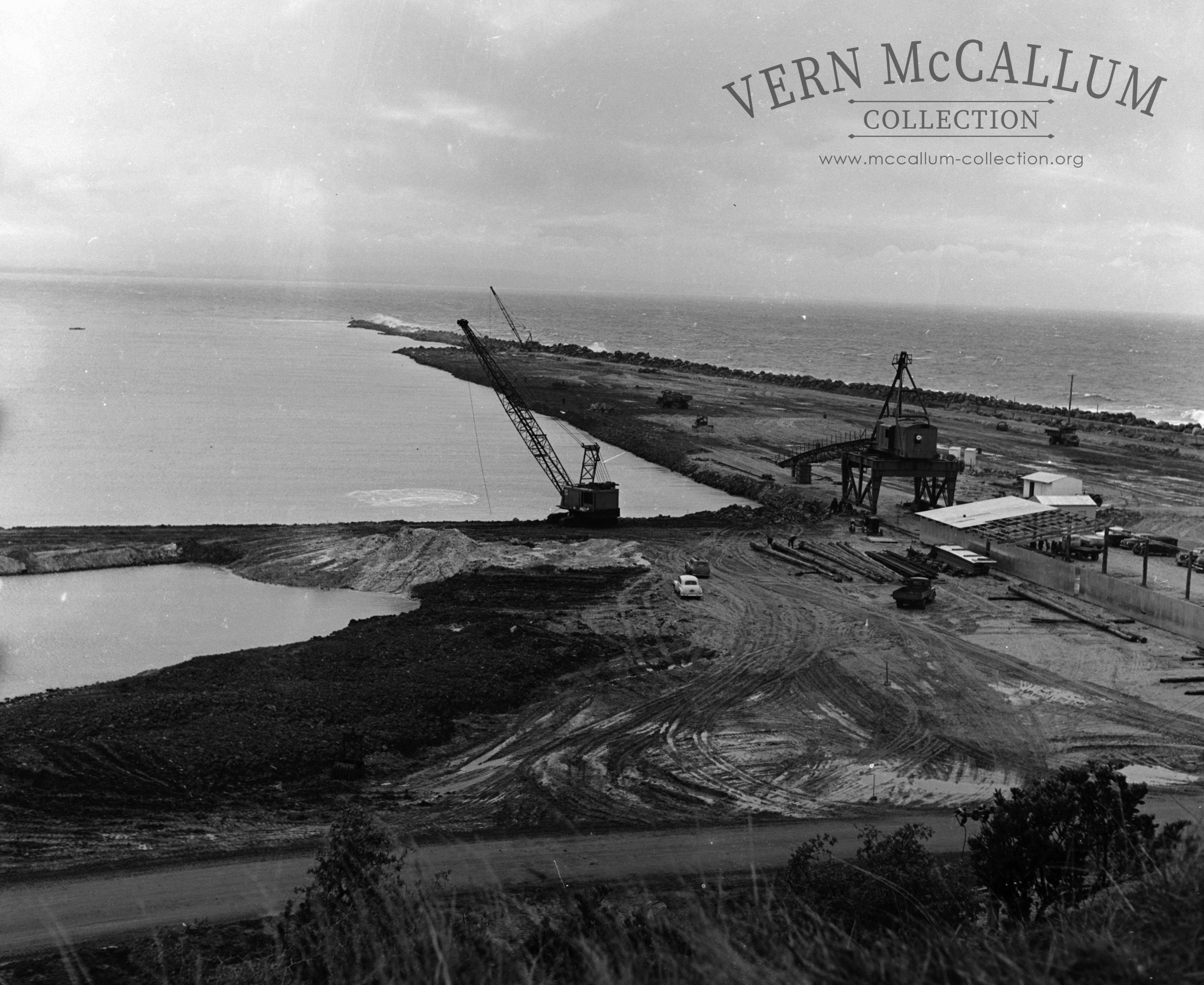 The construction of the port in the early phase.