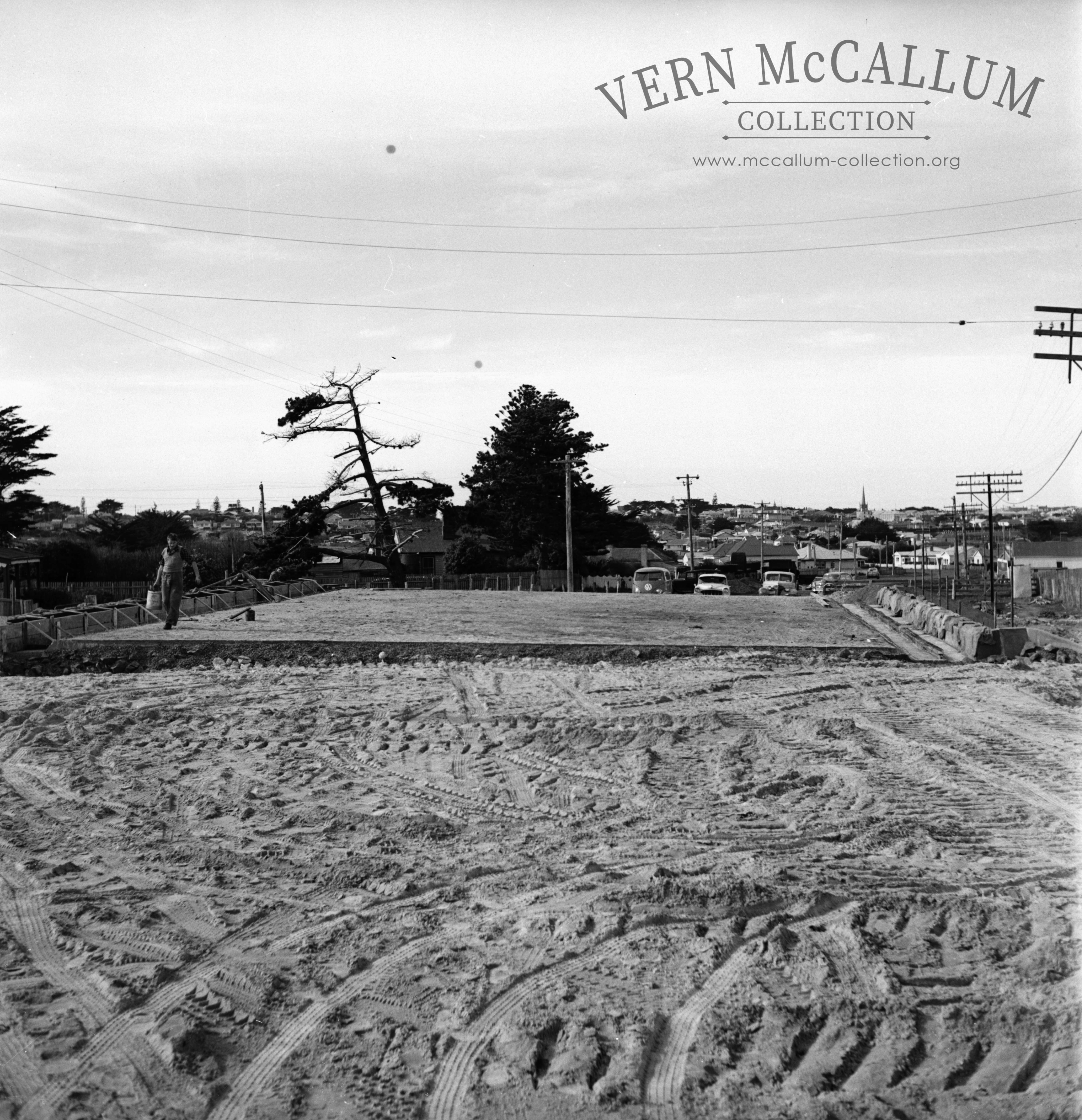Constructing the roadway for the Bridgewater road bridge looking back into town.