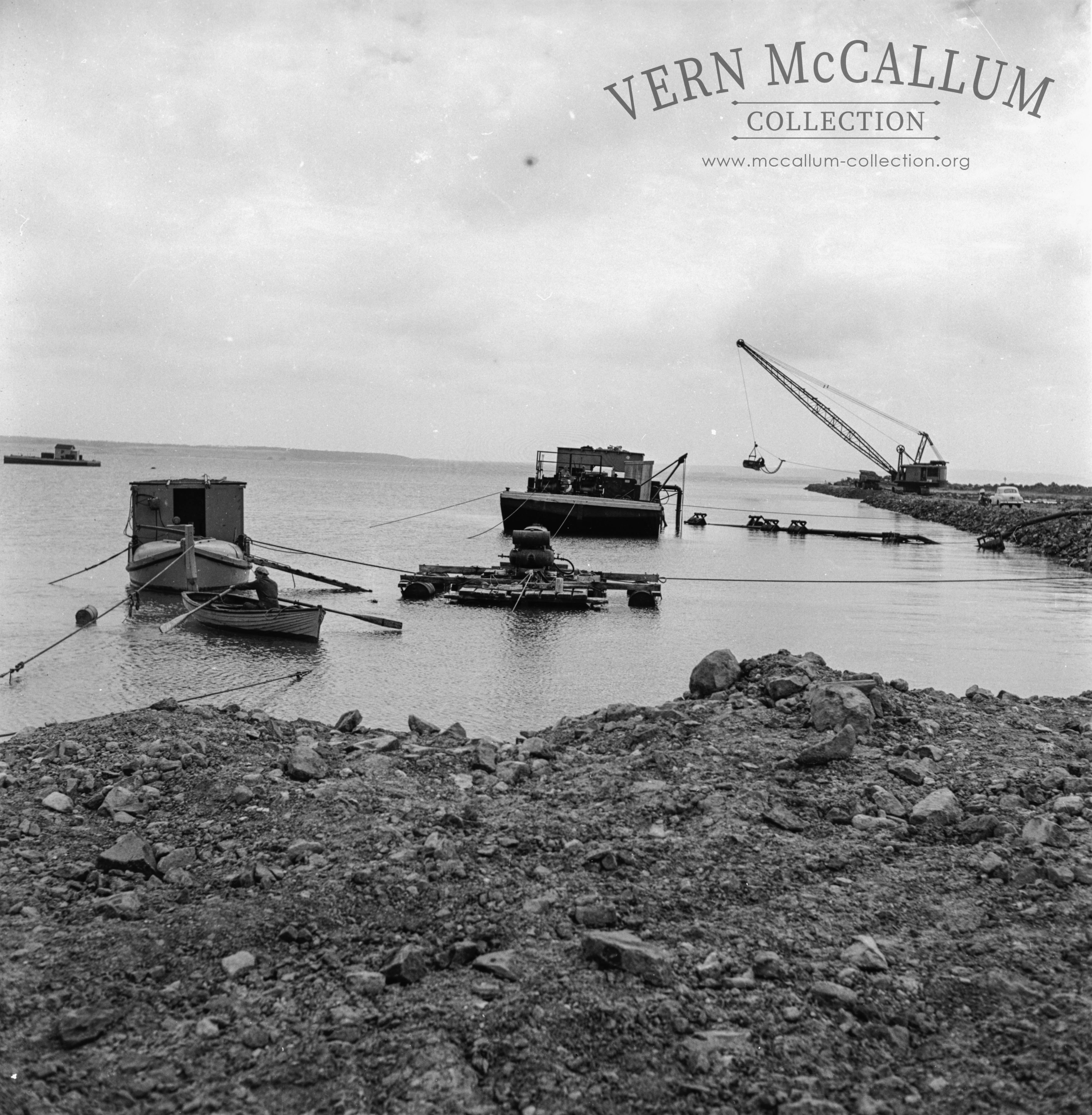Buildihg the main breakwater .